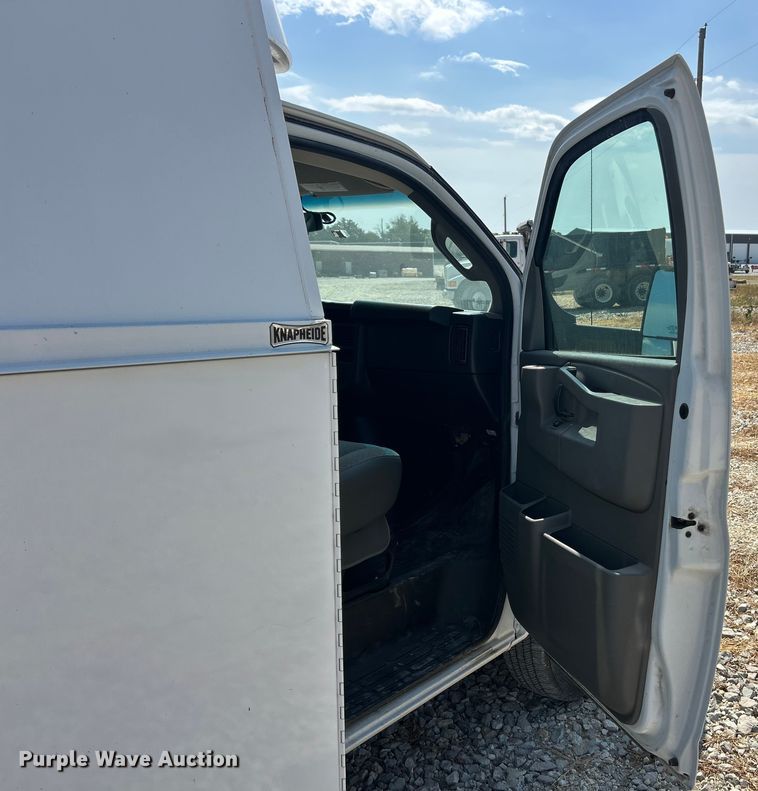 image for item ET3147 2019 Chevrolet Express utility van