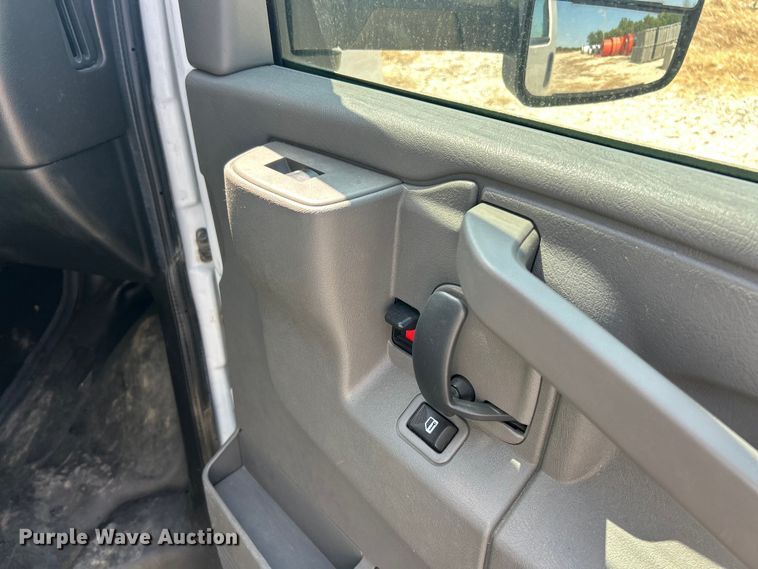 image for item ET3147 2019 Chevrolet Express utility van