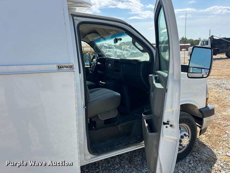 image for item ET3147 2019 Chevrolet Express utility van