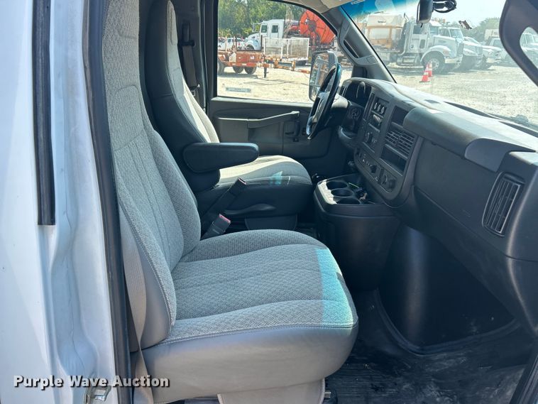 image for item ET3147 2019 Chevrolet Express utility van