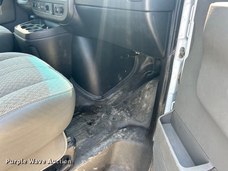 image for item ET3147 2019 Chevrolet Express utility van