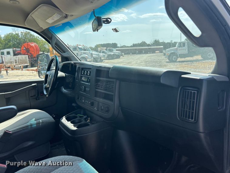 image for item ET3147 2019 Chevrolet Express utility van