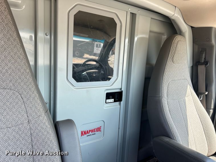 image for item ET3147 2019 Chevrolet Express utility van