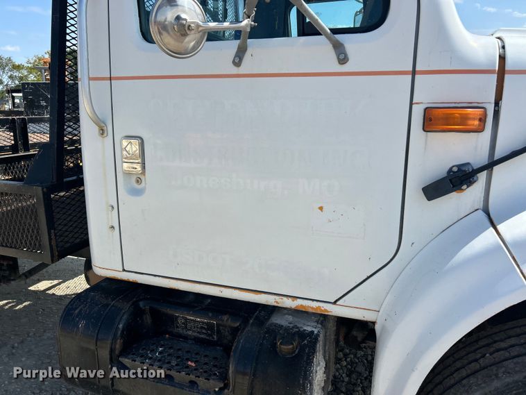 image for item ET3149 1993 International 4900 reel truck