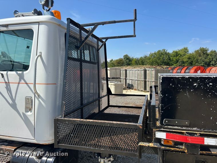 image for item ET3149 1993 International 4900 reel truck