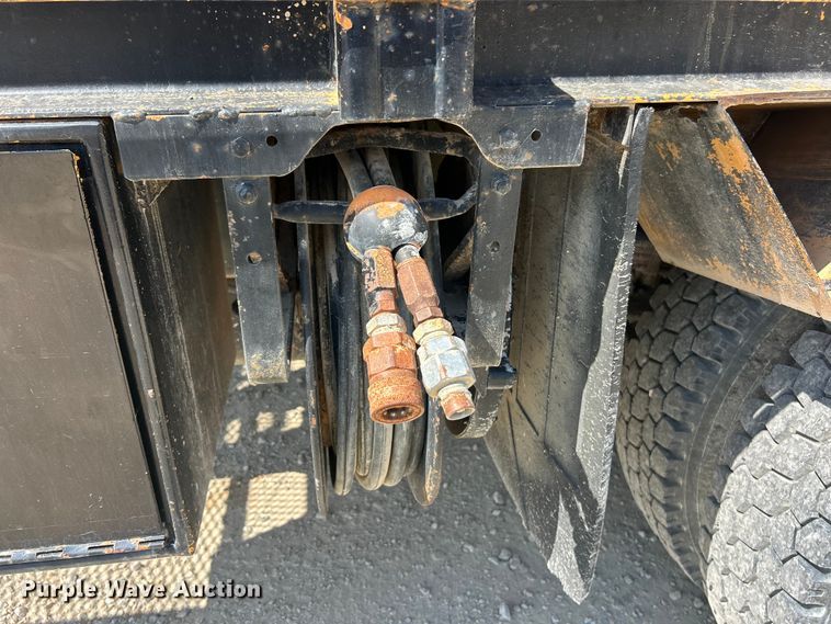 image for item ET3149 1993 International 4900 reel truck