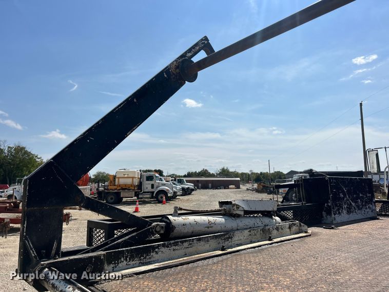 image for item ET3149 1993 International 4900 reel truck