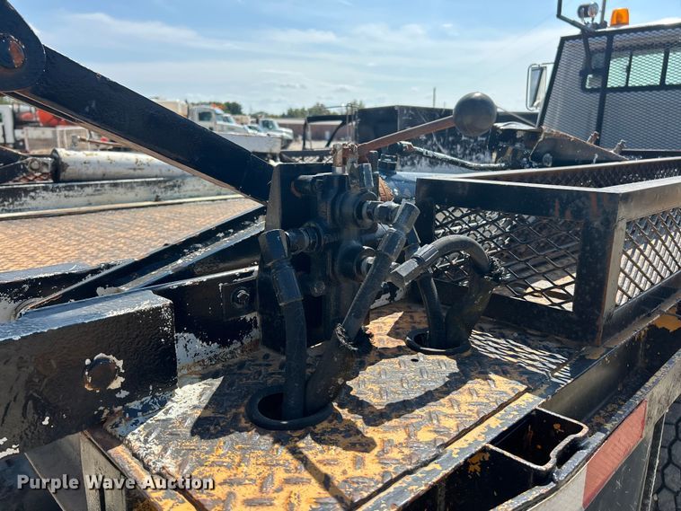 image for item ET3149 1993 International 4900 reel truck