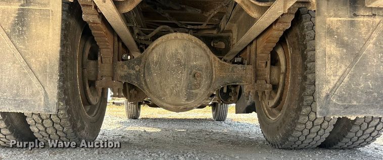 image for item ET3149 1993 International 4900 reel truck