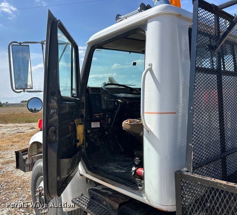 image for item ET3149 1993 International 4900 reel truck