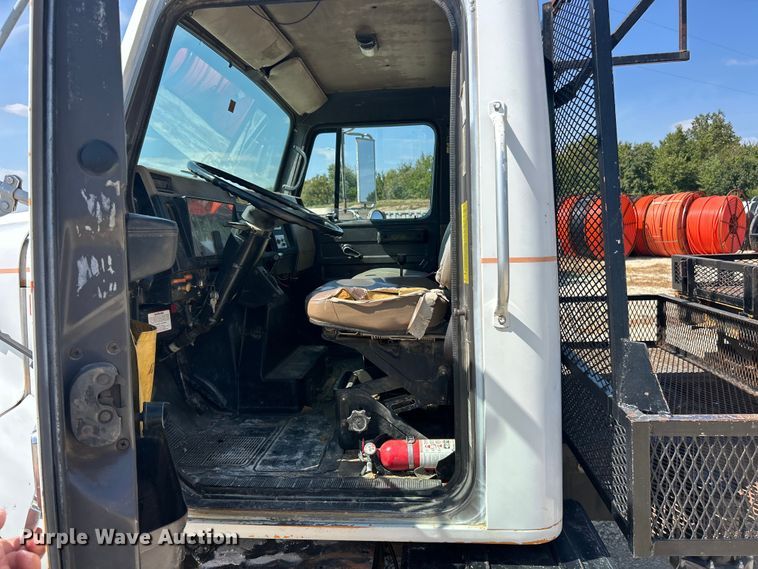 image for item ET3149 1993 International 4900 reel truck