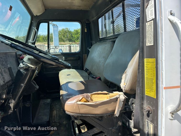 image for item ET3149 1993 International 4900 reel truck