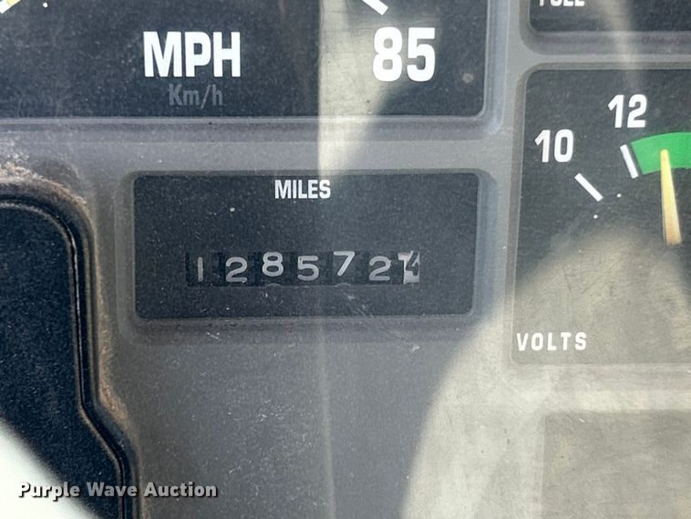 image for item ET3149 1993 International 4900 reel truck