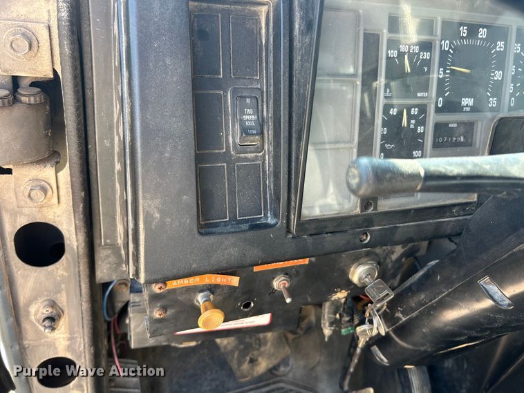 image for item ET3149 1993 International 4900 reel truck