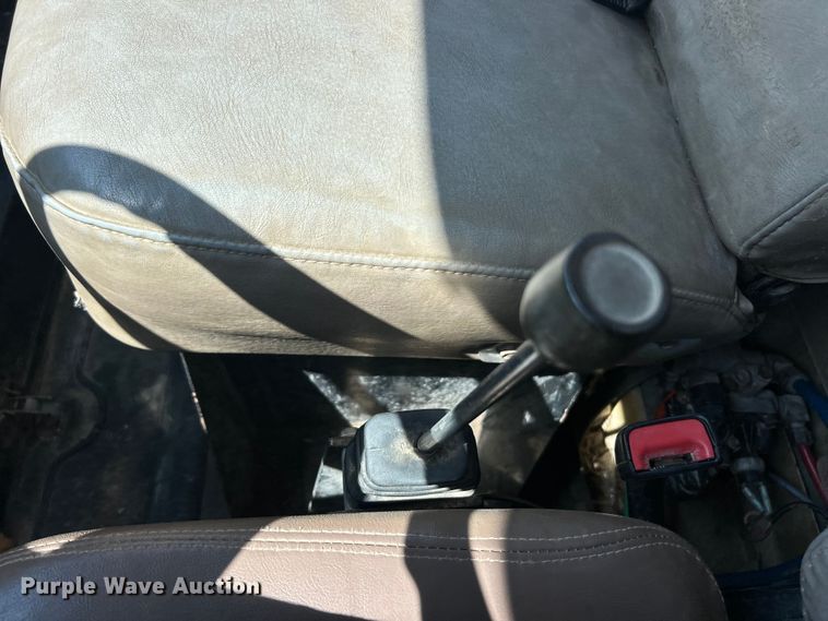 image for item ET3149 1993 International 4900 reel truck