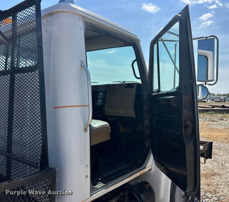 image for item ET3149 1993 International 4900 reel truck