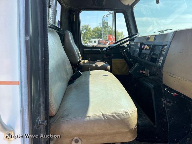 image for item ET3149 1993 International 4900 reel truck