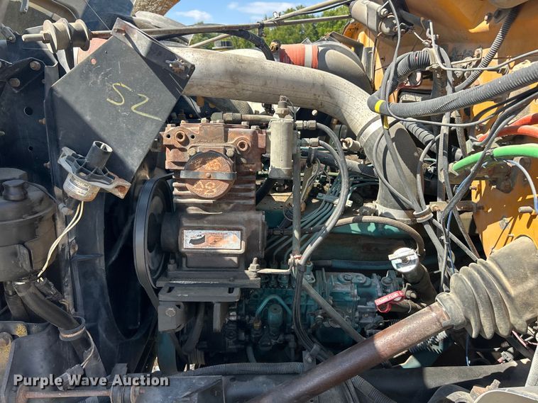 image for item ET3149 1993 International 4900 reel truck