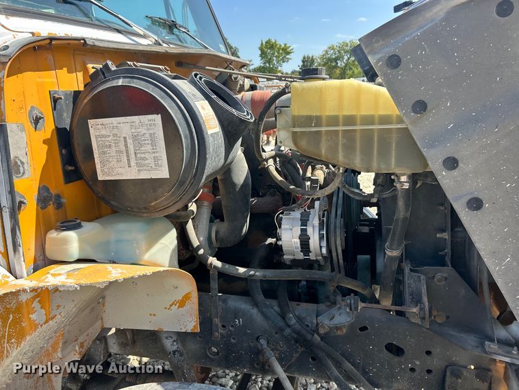 image for item ET3149 1993 International 4900 reel truck