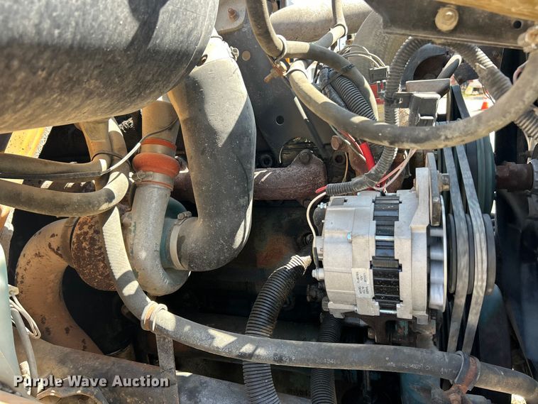 image for item ET3149 1993 International 4900 reel truck