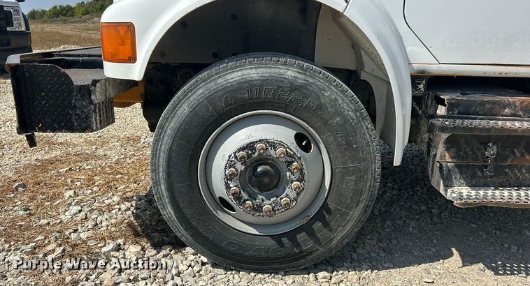 image for item ET3149 1993 International 4900 reel truck