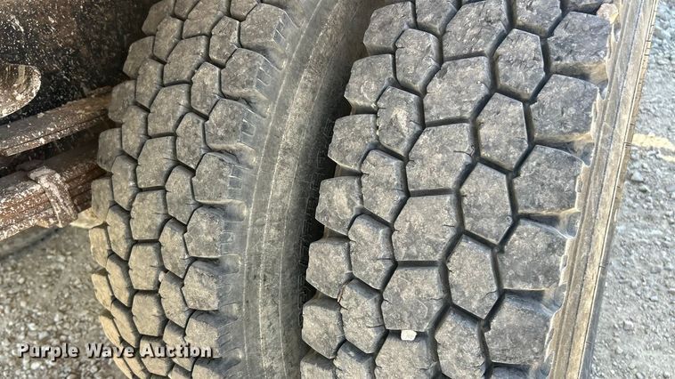 image for item ET3149 1993 International 4900 reel truck