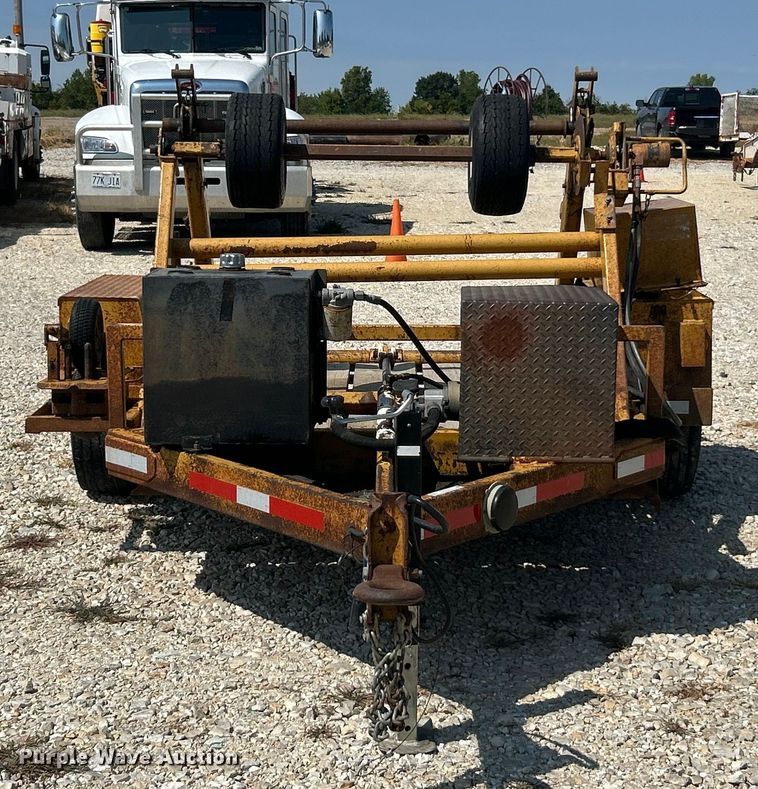 image for item ET3154 2004 Larson reel trailer