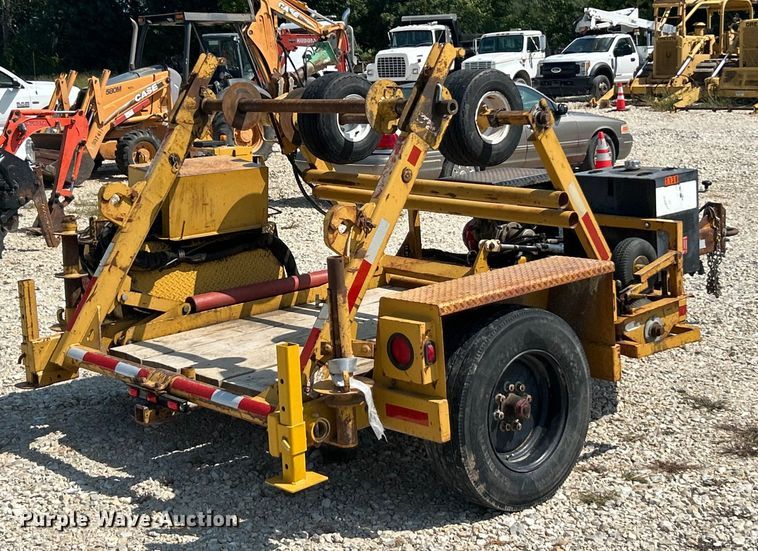 image for item ET3154 2004 Larson reel trailer