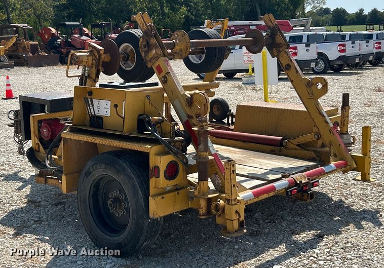 image for item ET3154 2004 Larson reel trailer