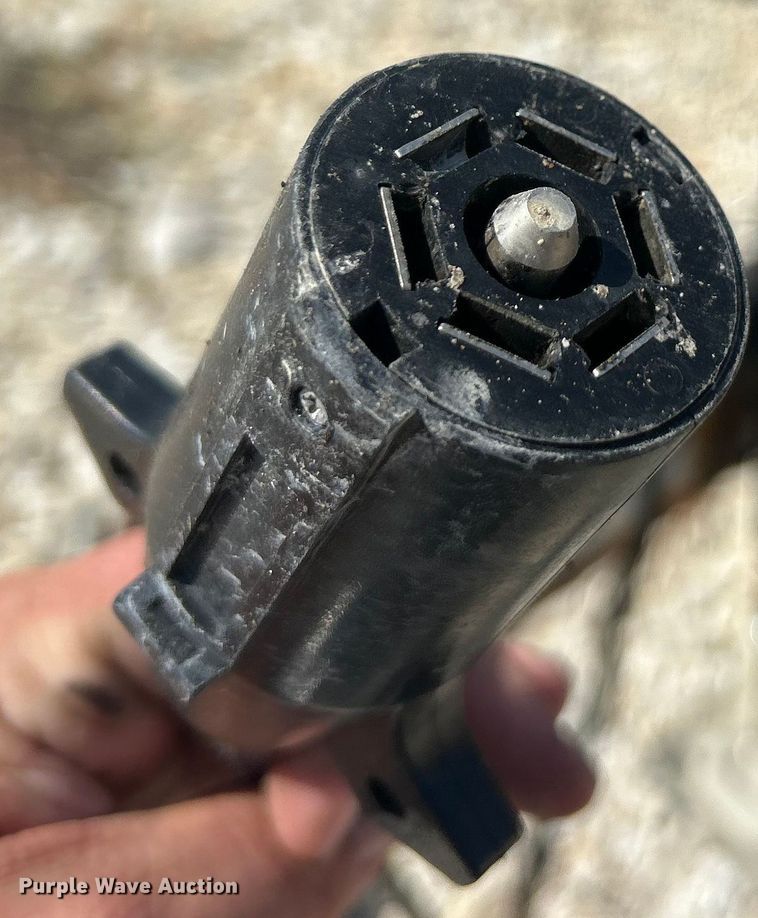 image for item ET3154 2004 Larson reel trailer