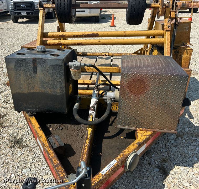 image for item ET3154 2004 Larson reel trailer