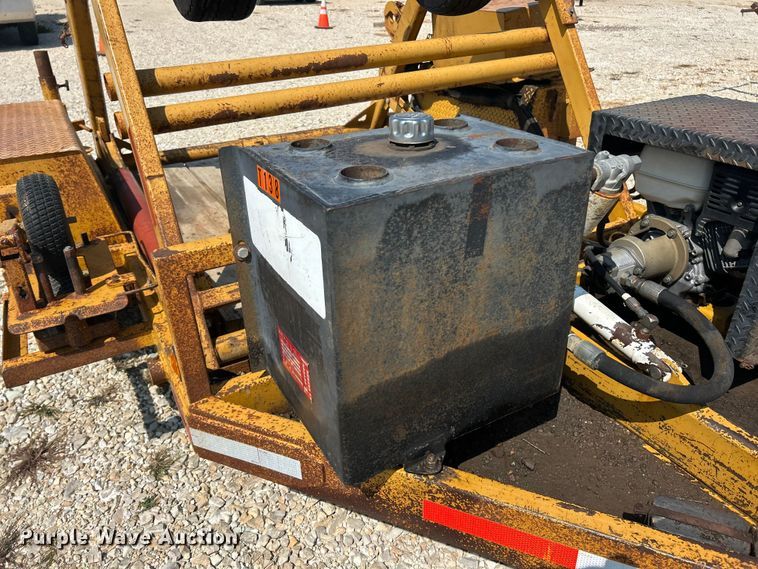 image for item ET3154 2004 Larson reel trailer