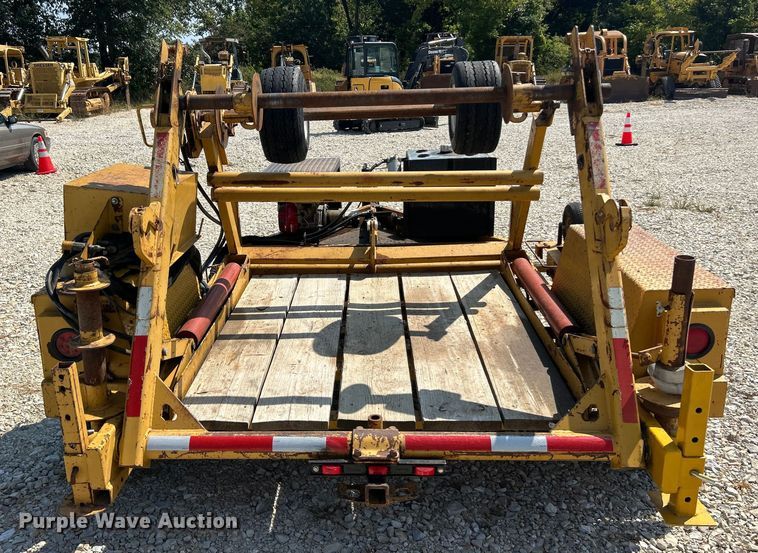 image for item ET3154 2004 Larson reel trailer