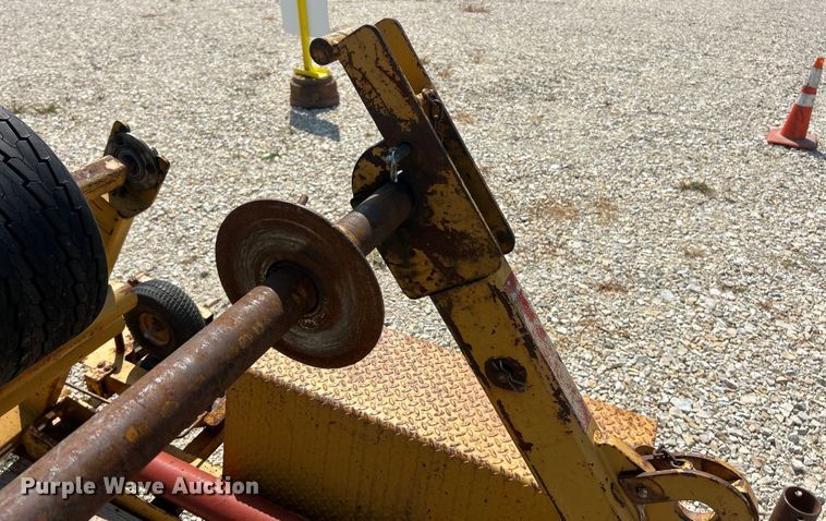 image for item ET3154 2004 Larson reel trailer