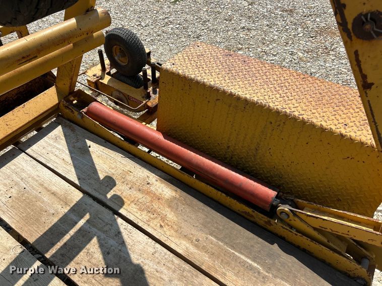 image for item ET3154 2004 Larson reel trailer