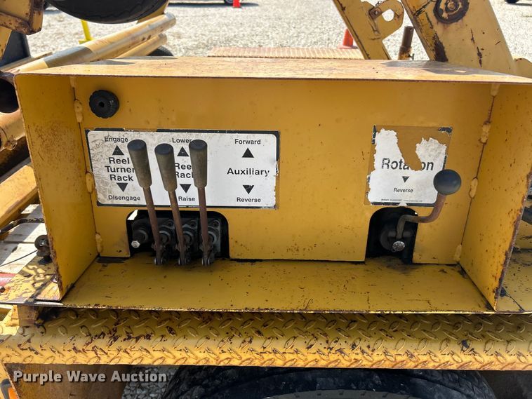 image for item ET3154 2004 Larson reel trailer