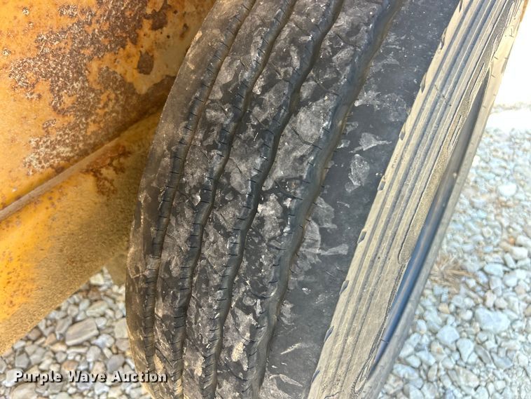 image for item ET3154 2004 Larson reel trailer