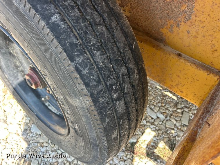 image for item ET3154 2004 Larson reel trailer