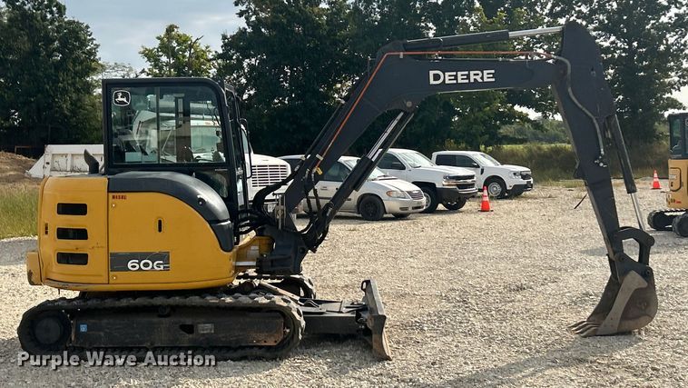 EXCAVADORA 2020 JOHN DEERE 60G