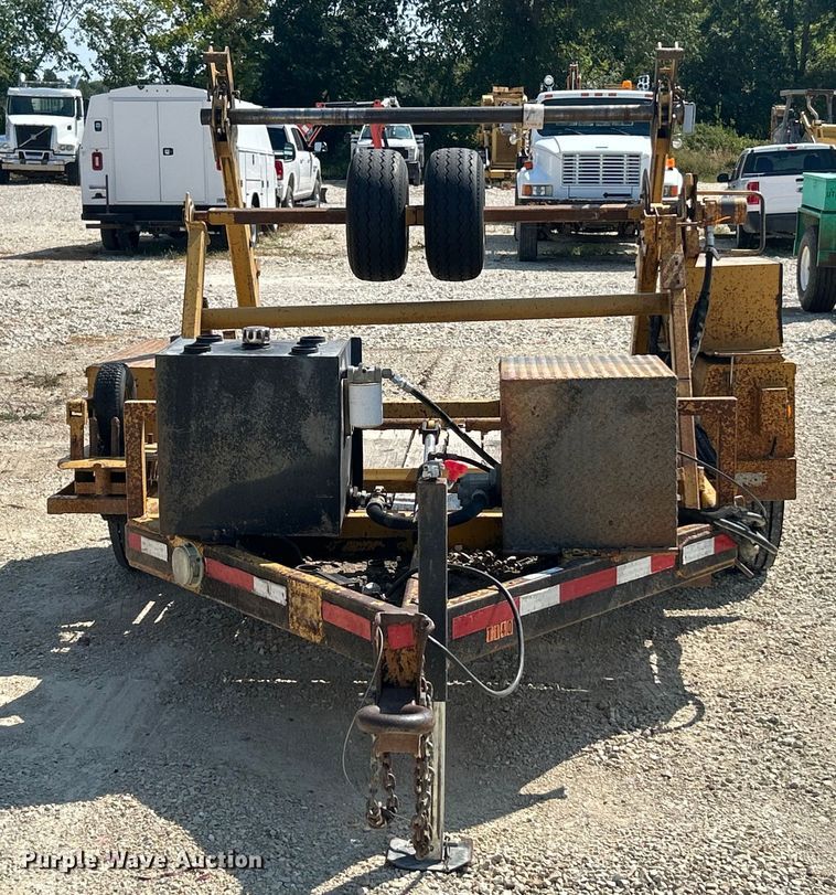 image for item ET3162 2004 Larson reel trailer