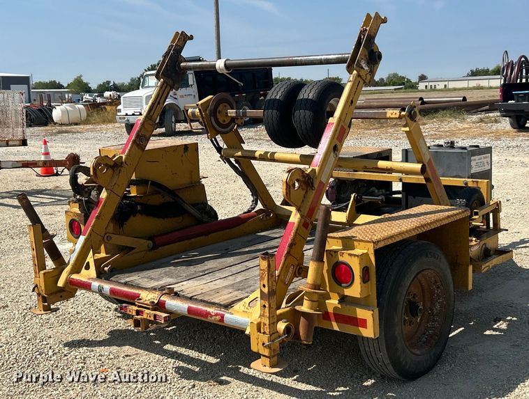 image for item ET3162 2004 Larson reel trailer