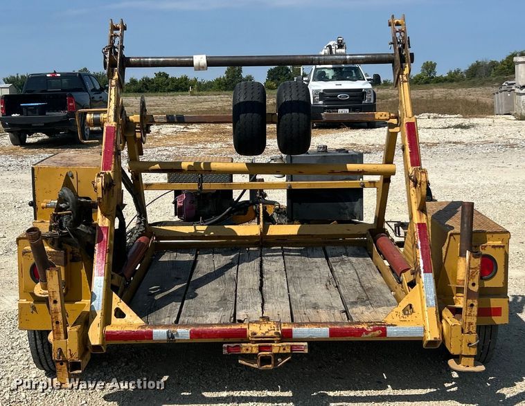 image for item ET3162 2004 Larson reel trailer