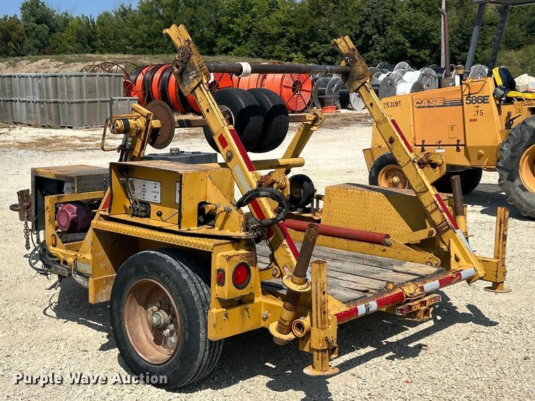 image for item ET3162 2004 Larson reel trailer