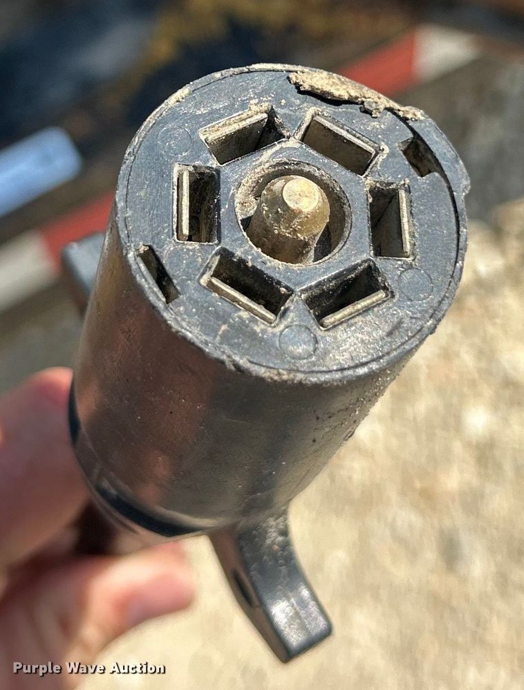 image for item ET3162 2004 Larson reel trailer