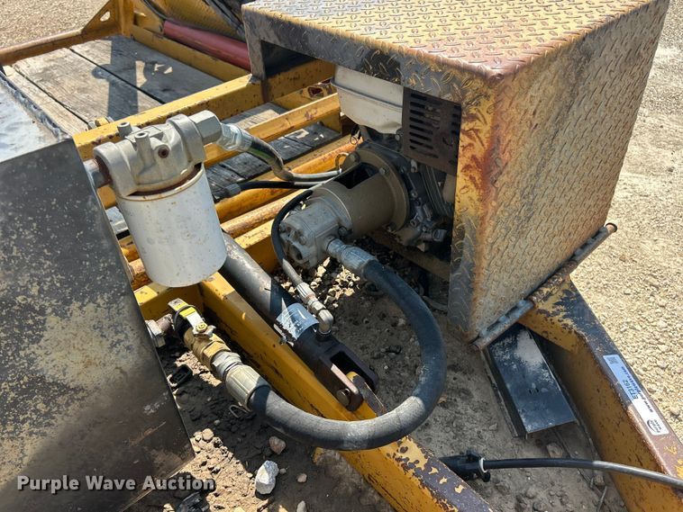 image for item ET3162 2004 Larson reel trailer