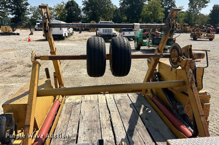 image for item ET3162 2004 Larson reel trailer