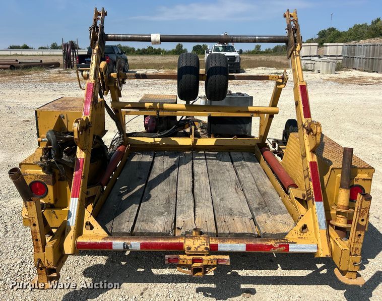 image for item ET3162 2004 Larson reel trailer