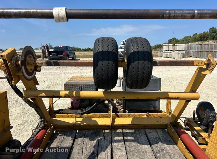 image for item ET3162 2004 Larson reel trailer