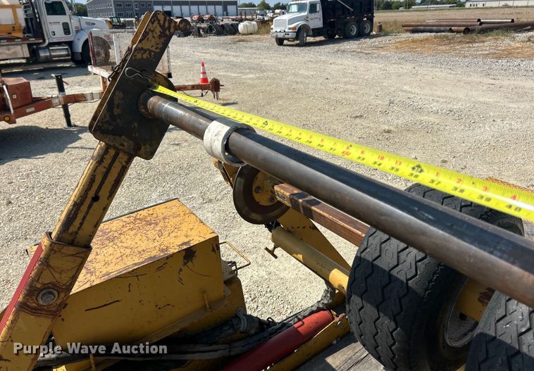 image for item ET3162 2004 Larson reel trailer