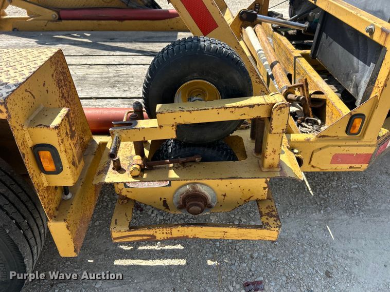 image for item ET3162 2004 Larson reel trailer